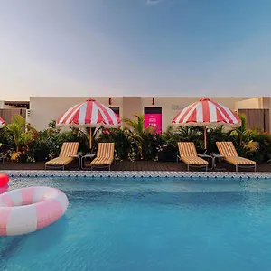 Privada - Lofts With Private Pool And Oasis, Near Eagle Hotel